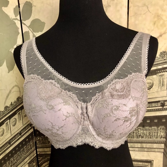 Beautiful bra by Victoria Secret size 34DDD